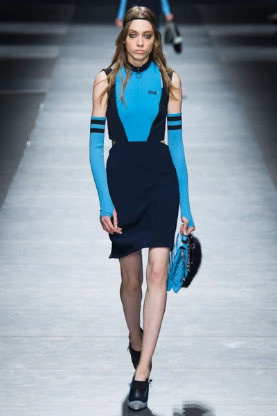 Look 11